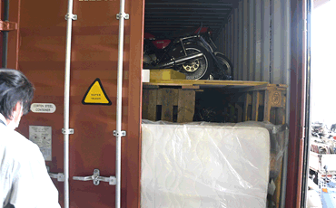 ベース車は海外から直輸入