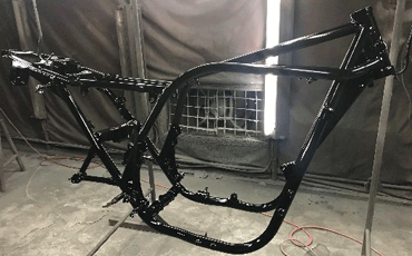 エンジン＆フレームペイント塗装は耐熱ブラック