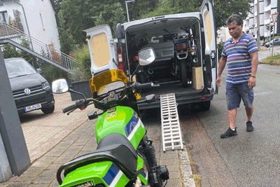 ベース車体輸入